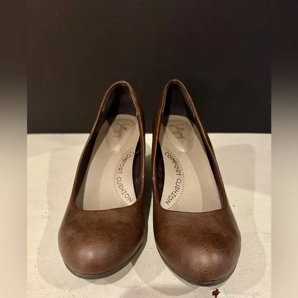 Jellypop Classic Brown Heels - Picture 1 of 3